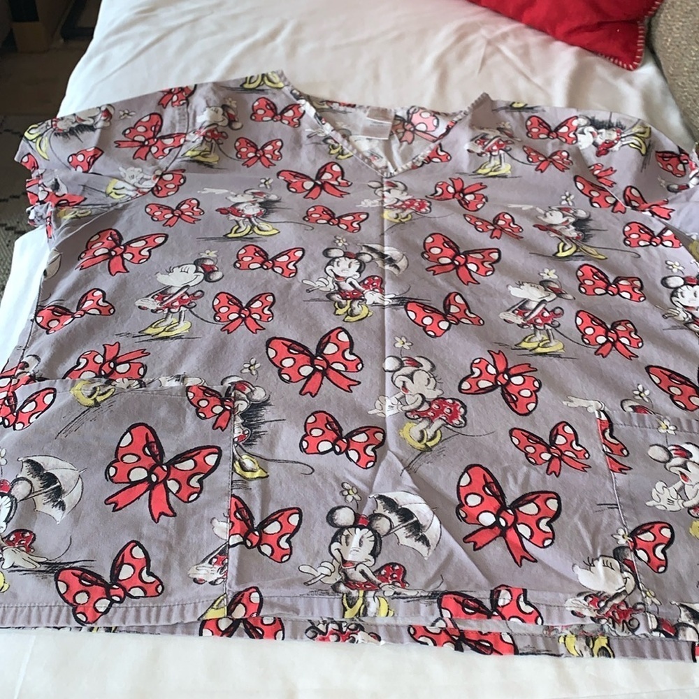 Gently Loved Minnie Mouse by Disney Scrub Top